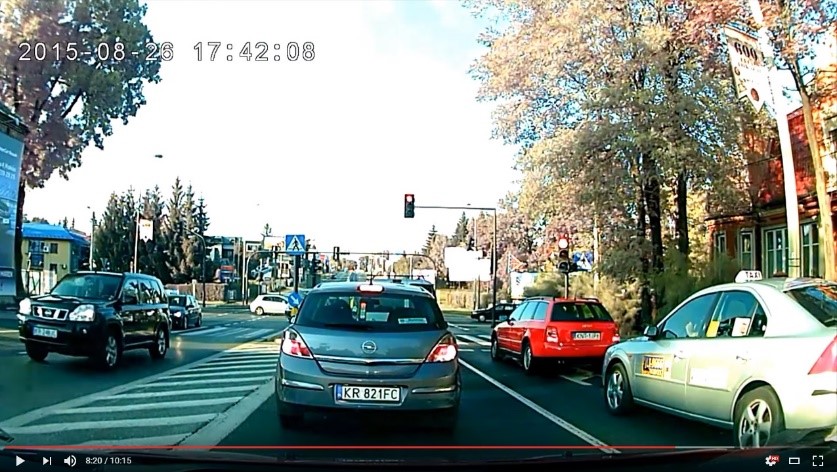 obraz wideo z kamerki samochodowej wideorejetratorów jazdy CDR-2225