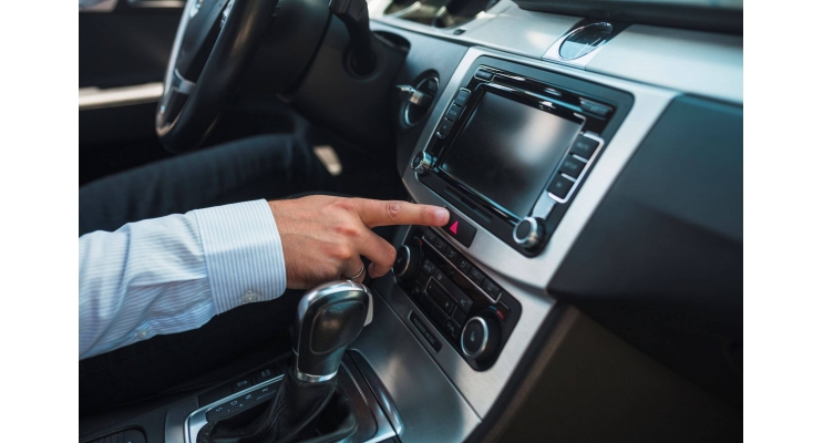 Zakłócenia radia samochodowego – jak poprawić jakość odbioru? 